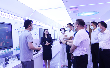 齐齐哈尔市政协考察团、济南市政协领导一行莅临long8唯一官网登录网考察调研