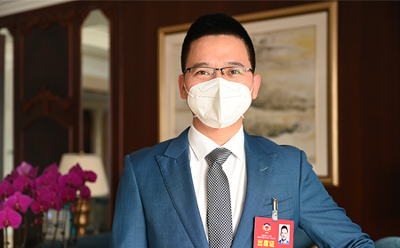 济南市政协委员古欣出席市政协十五届二次会议，就“加强科创金融机制建设”专题向于海田市长作报告