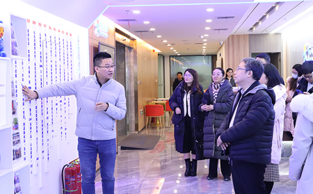 工信部运行监测协调局调研组一行莅临long8唯一官网登录网调研考察